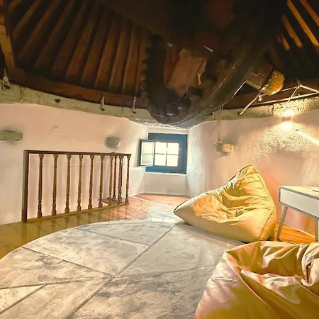 Moinho Do Avo Joao Santa Barbara (Lisbon)